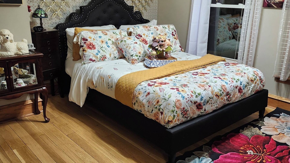 Wauwatosa House | 1800 century home located in The Wauwatosa Village Explore the nearby shops