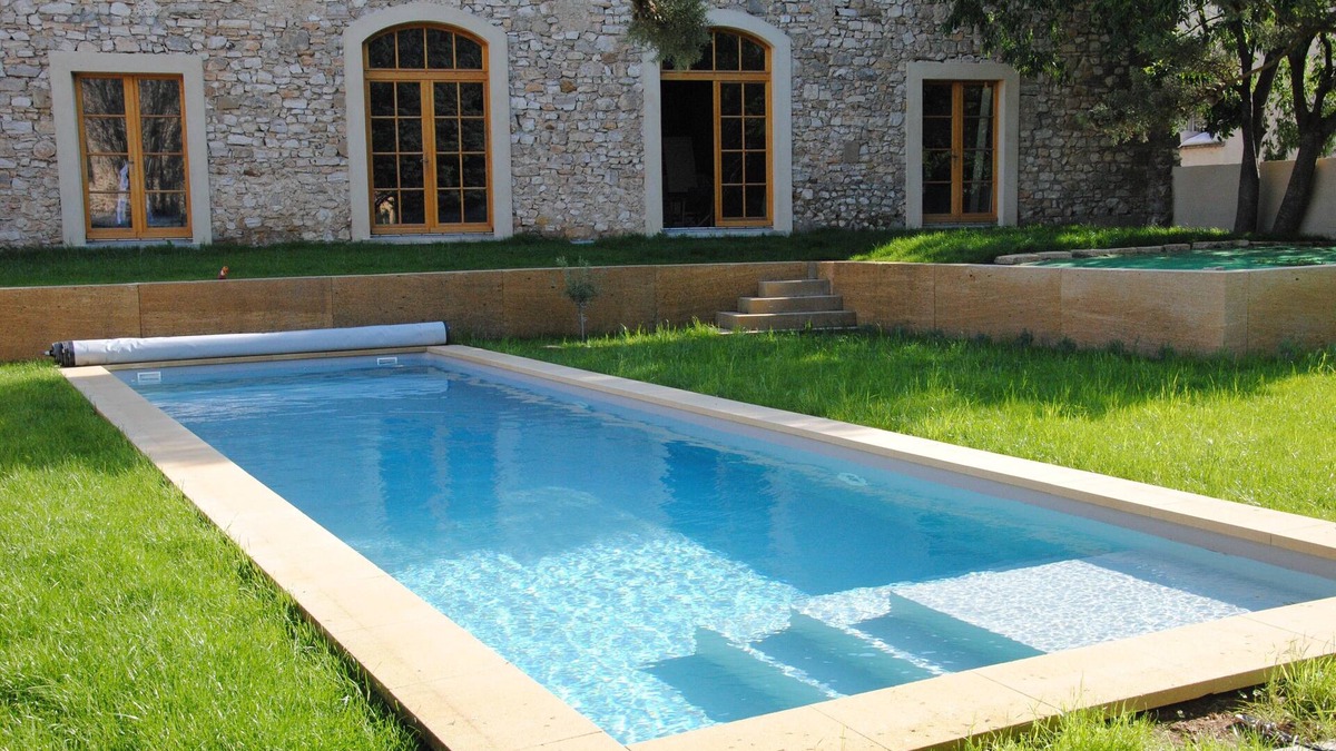 Bourdic Other | 180m2 building with 12x4m saltwater pool