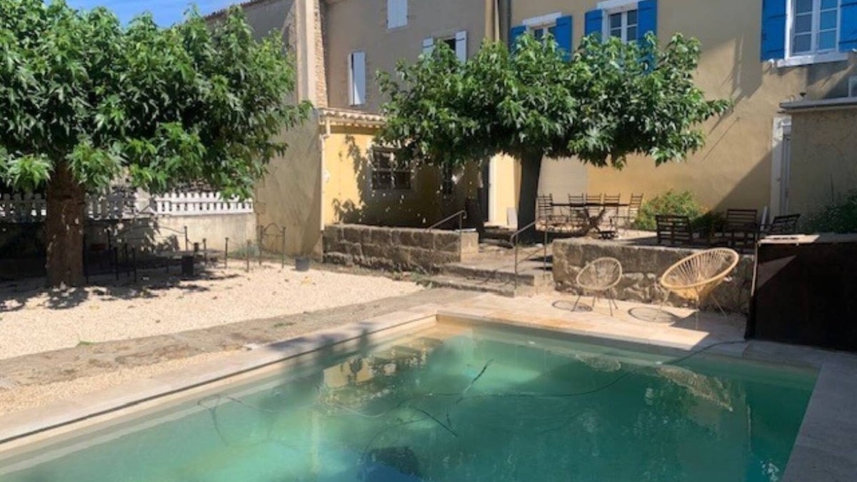 Montfrin House | 180m2 house with swimming pool in the village. Small & medium dogs accepted