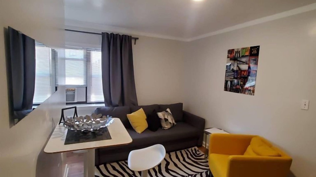 North Bergen Apartment | 1817 1H · Charming Apt Parking Avail - 20min to Time Square