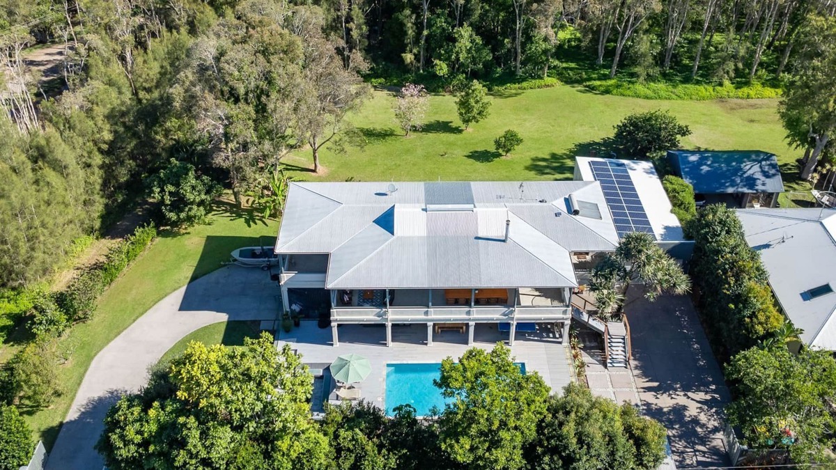 Noosaville House | 185 Lake Weyba Drive Noosaville