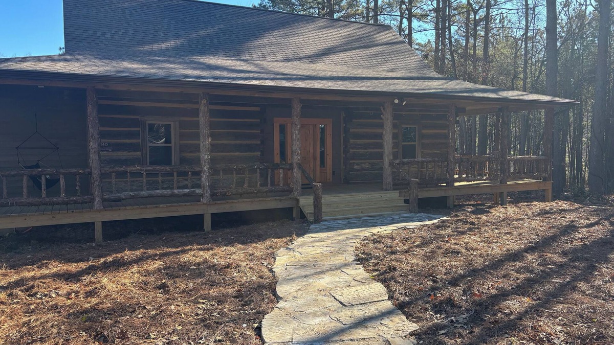 Arkadelphia House | 1850 log cabin with 2 br, 2 baths, W/D, mini split A/C, carport attached