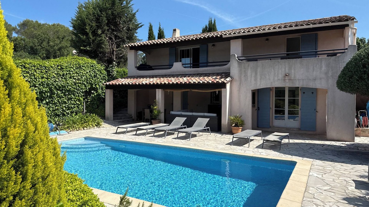 Bagnols-en-Foret Villa | 185m2 modern Provencal house, with swimmingpool in a quiet area - beautiful view