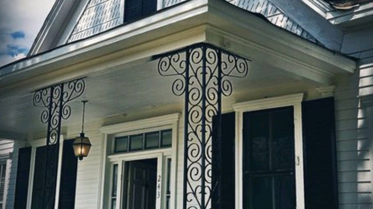 Centreville House | 1880s country Victorian getaway with dark eclectic decor