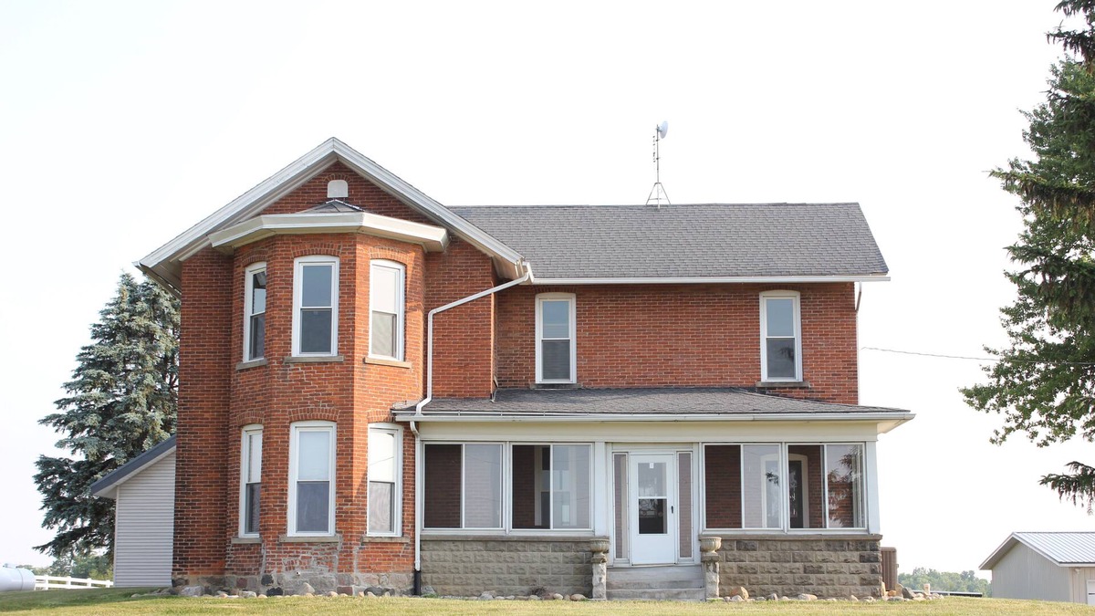Brimfield House | 1885 Inn - Brick Farmhouse in the Country