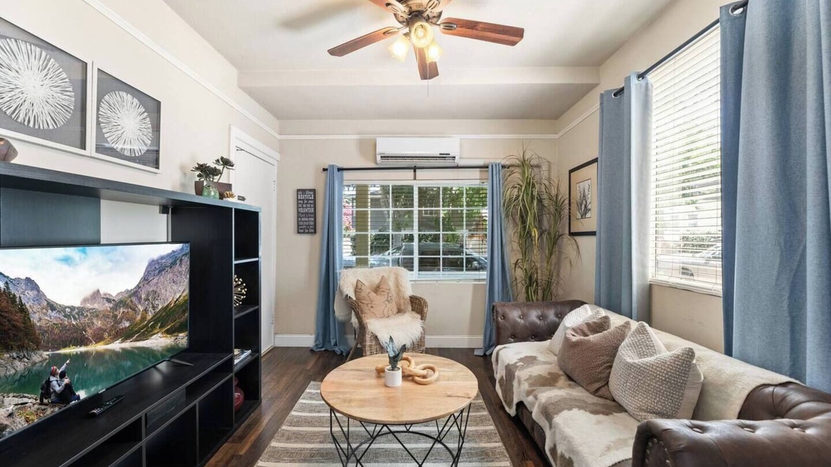 Midtown Sacramento Apartment | 1890s Gem | Prime Midtown Hub | Walk to Everything