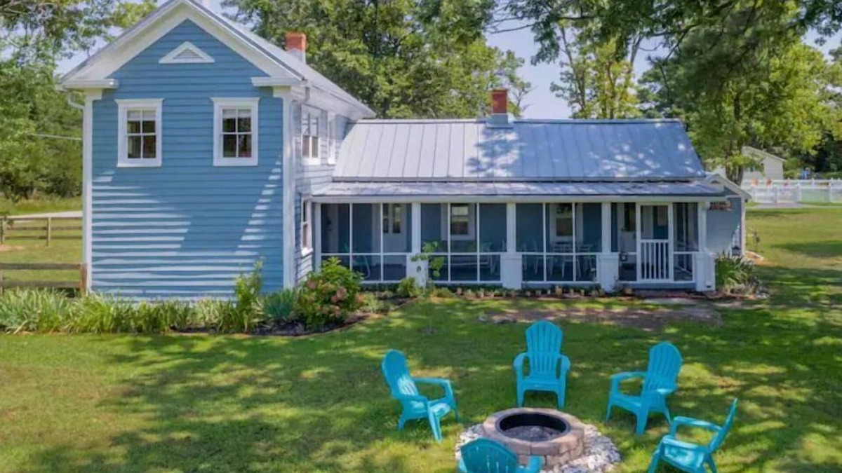 Windmill Point House | 1891 Coastal Charmer: fully renovated farmhouse