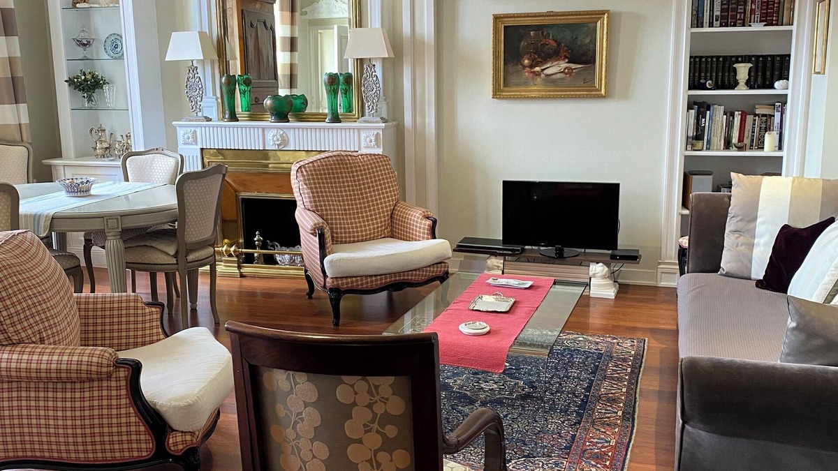 Chartrons Apartment | 18th-century apartment on the banks of the Garonne 10 minutes from downtown Chartrons parking