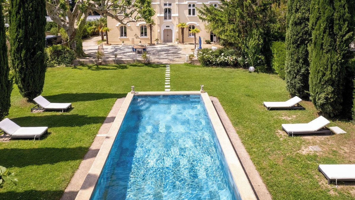 Cavaillon Other | 18th century castle with swimming pool