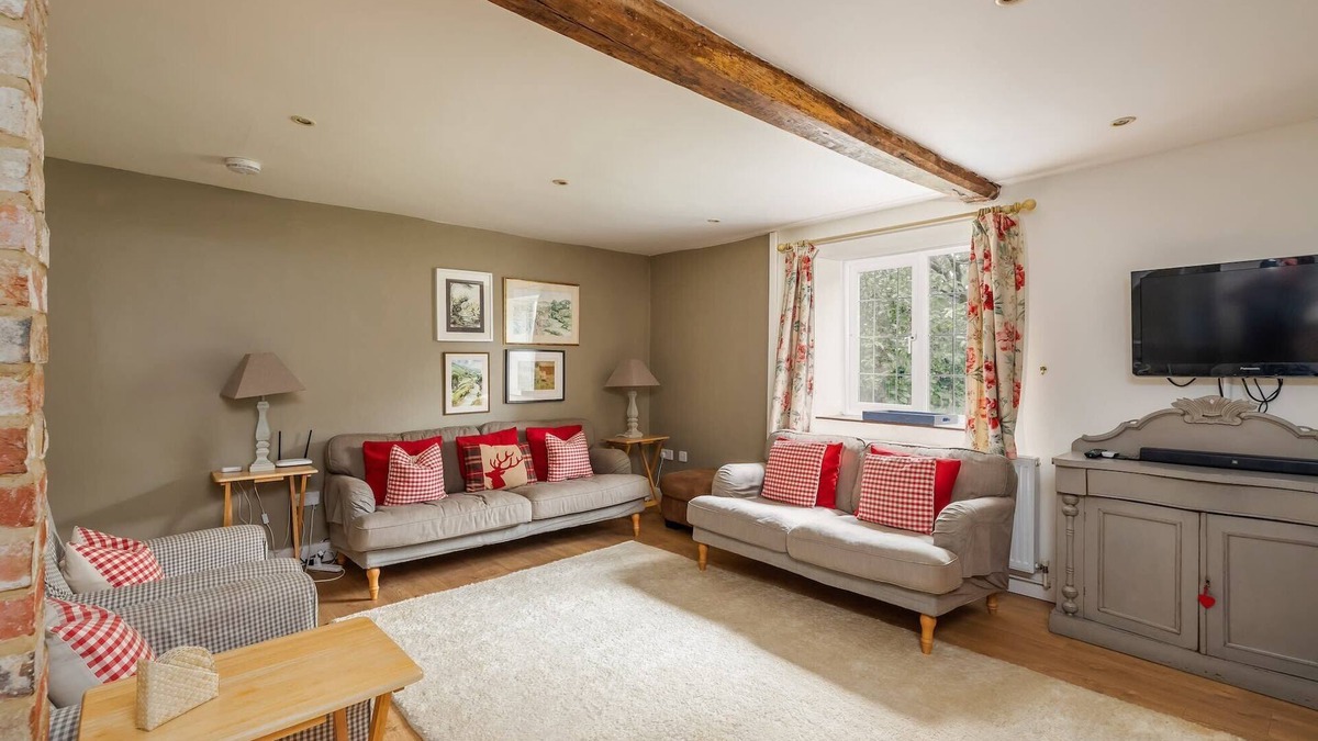 Wimborne Saint Giles Cottage | 18th Century Cottage in Dorset Countryside