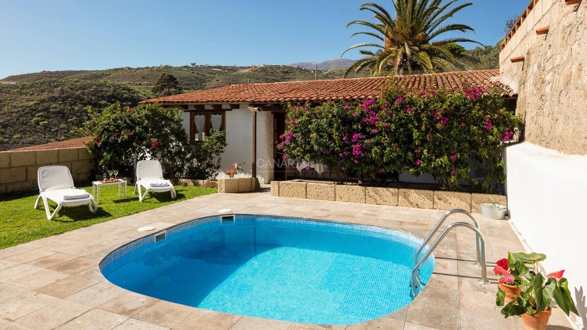 Arico el Nuevo Cottage | 18th Century Refurbished Getaway in Arico Nuevo with Pool and Ocean Vi