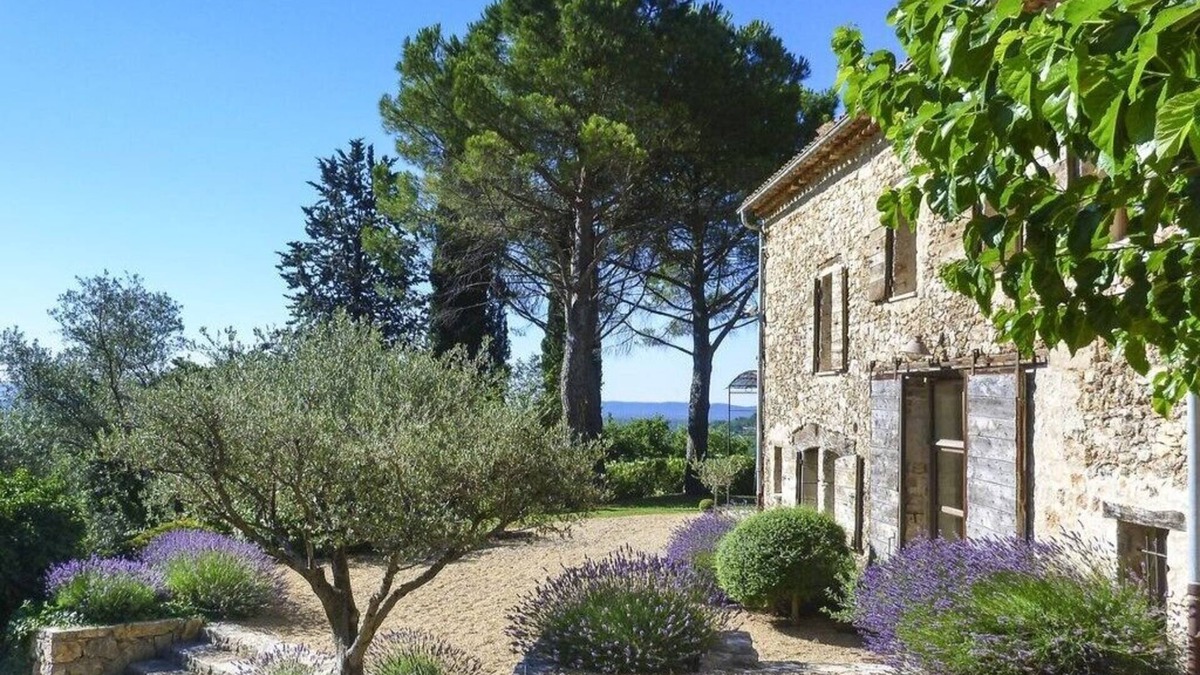 Seillans House | 18th century restored stone house in a large mature garden with 360 degree views