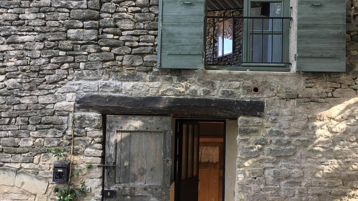 Goult House | 18th Century Village House in the Top of the Village With