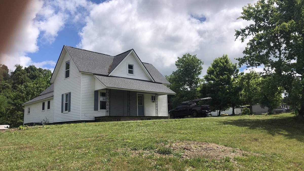 Seymour House | 1900 Farm House directly between Pigeon Forge and Knoxville