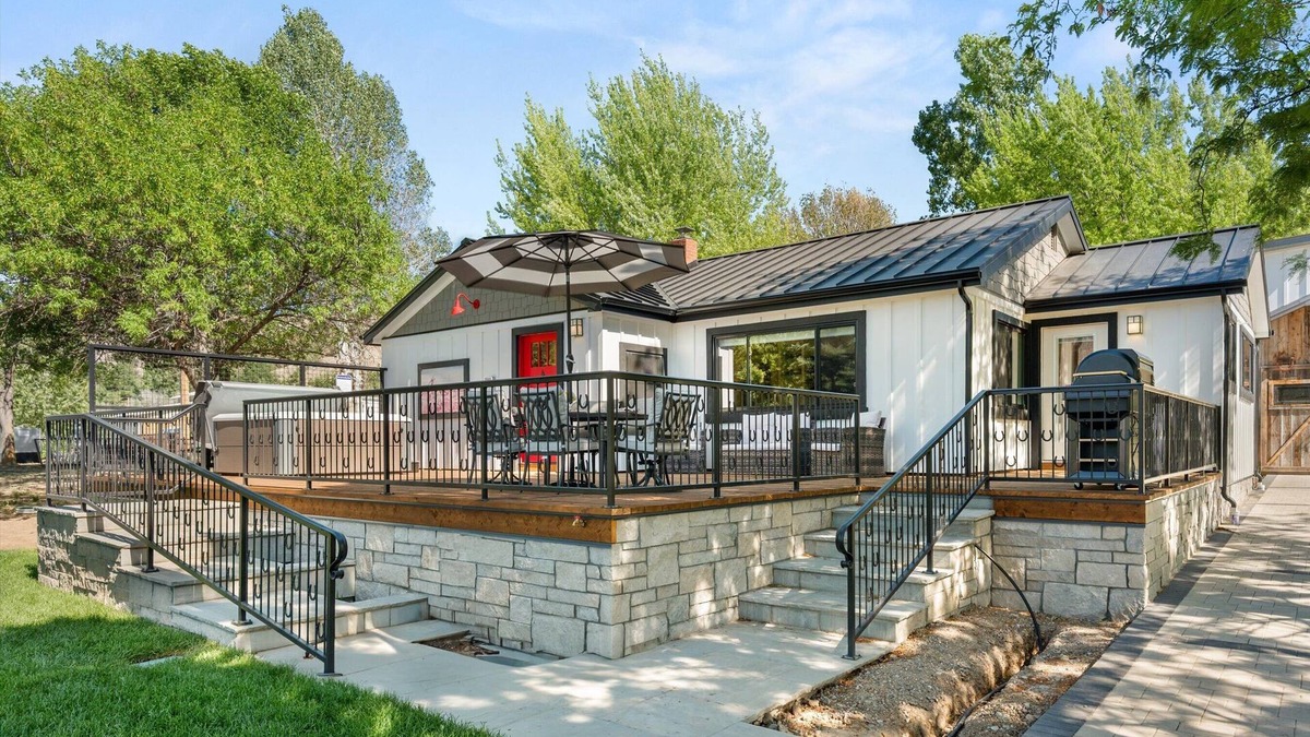 New Castle House | 1900's Farmhouse