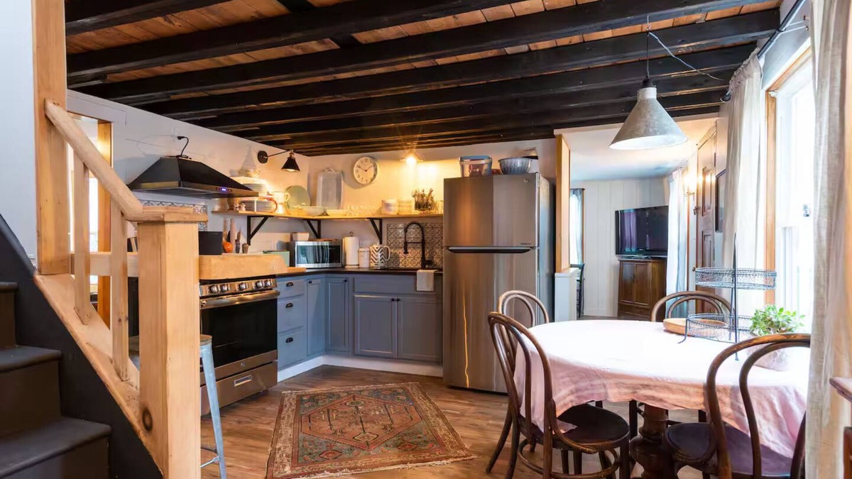 Coxsackie Cabin | 1900’s farmhouse, hot tub & fireplace