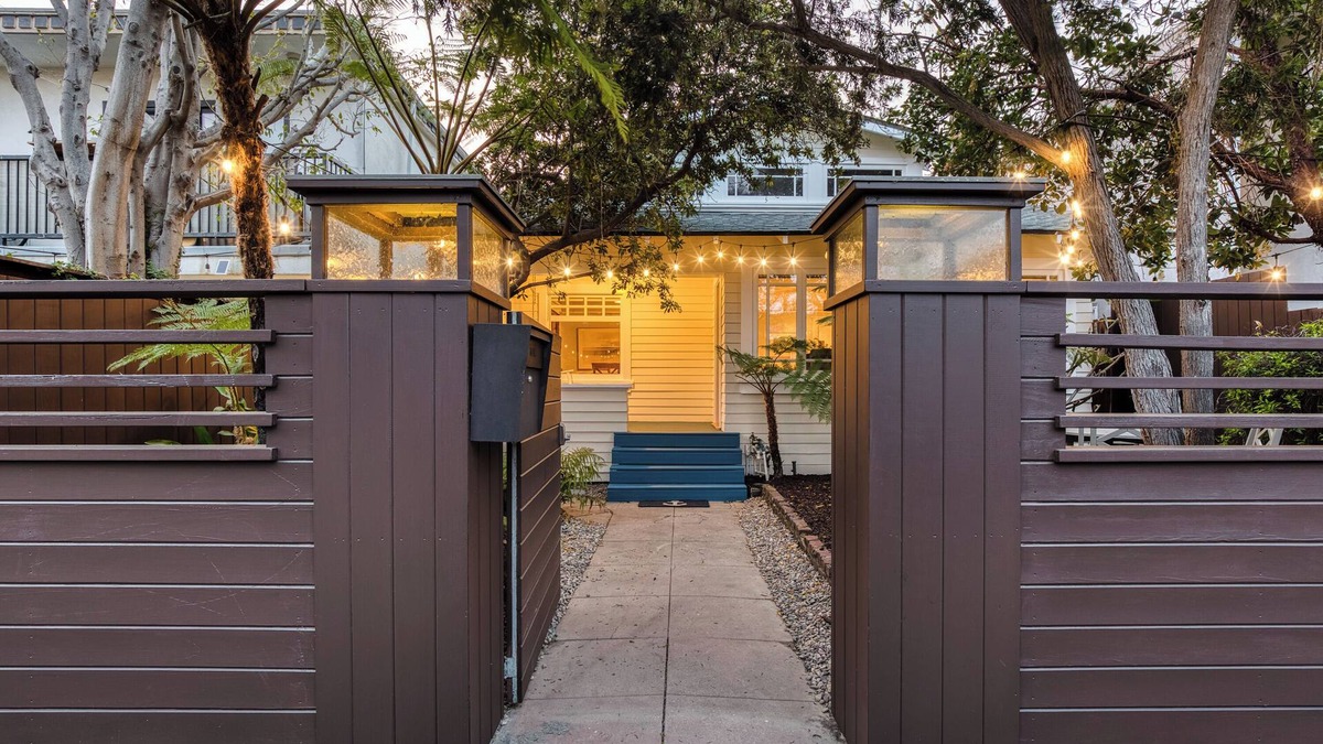 Venice House | 1908 Bungalow - Amazing Location! Amazing Reviews!