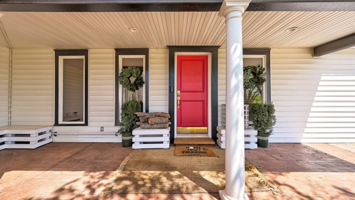 Edmond House | 1908 Victorian Farmhouse (Unit B)