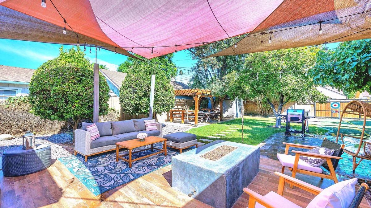 Riverside House | 1919 Modern Craftsman Casita with Backyard Oasis - New AC - Free EV Charging