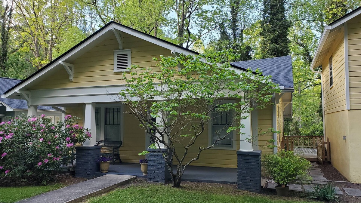 Saluda House | 1920's and 2020's.the best of both!