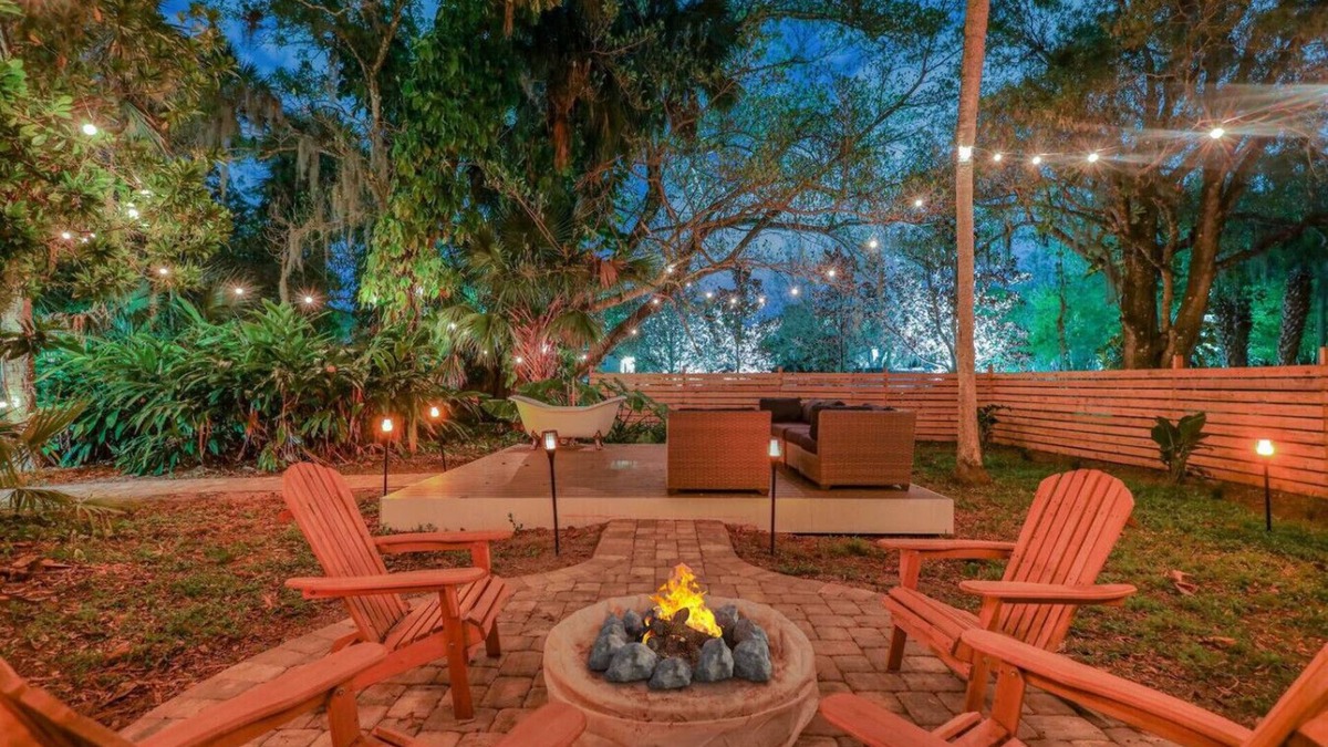 Vero Beach South House | 1920s Speakeasy, Horses & Hot Tub | 5mi to Beach