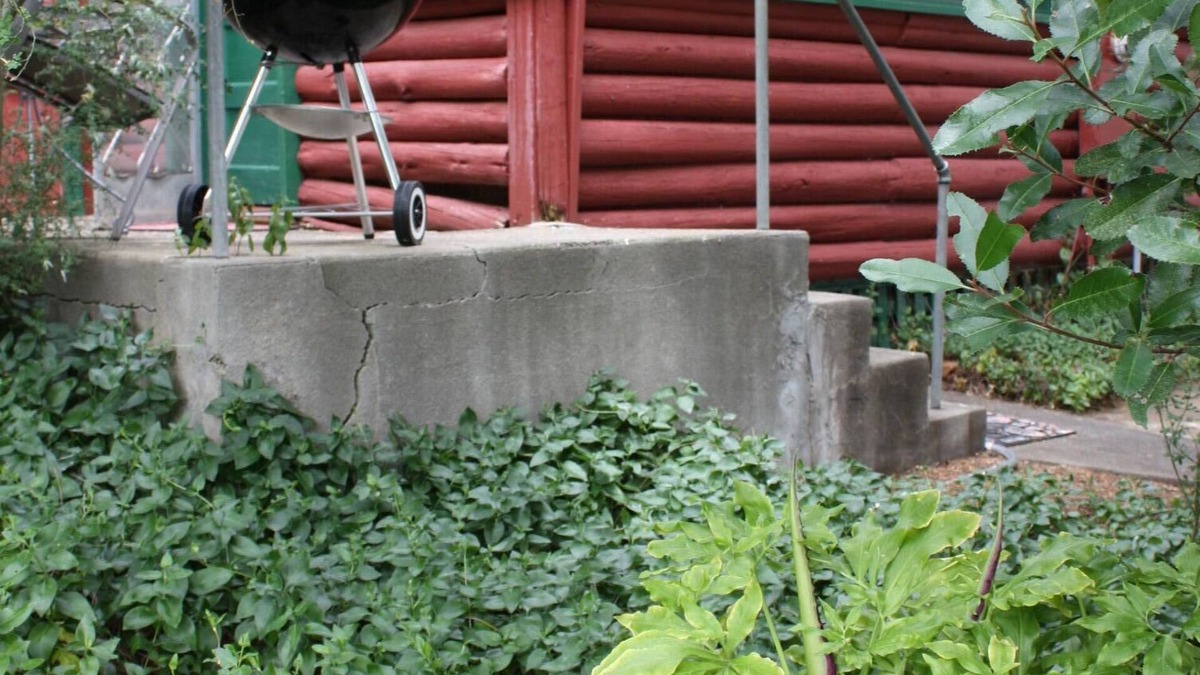 Clearlake Cabin | 1930's Rustic Studio Cabin on a Private Estate, Sleeps 2