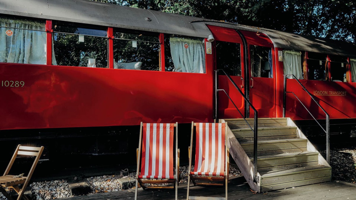 Thorpe Morieux House | 1938 London Tube Carriage with hot tub in adult's only retreat