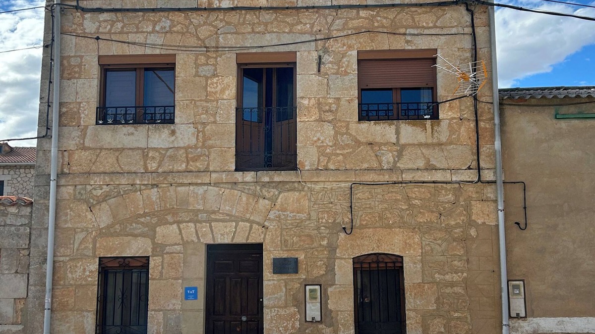 Valdeande House | 1950 LOS NOGALES