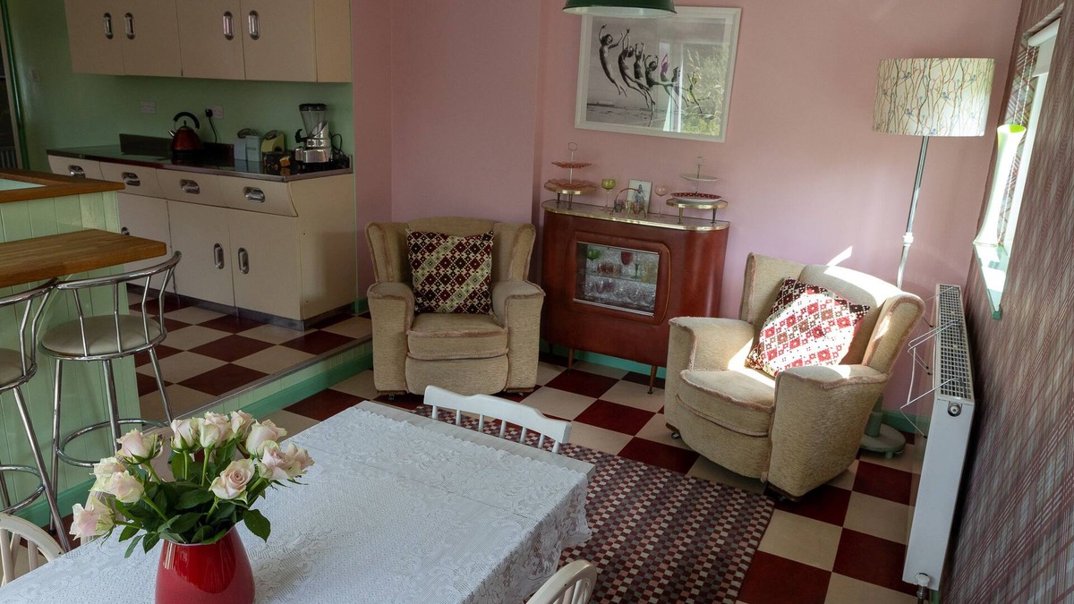 Kilkhampton House | 1950's styled Bungalow close to Cornwall Coast in quiet surroundings.