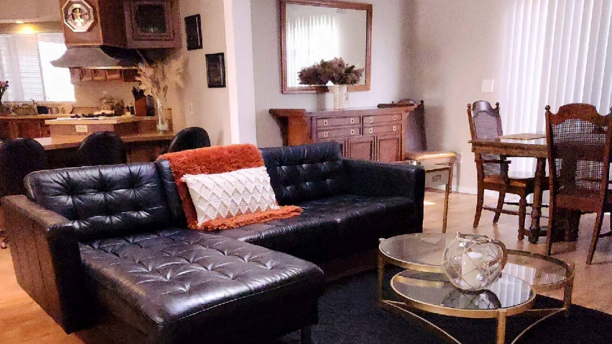 Holiday Shores House | 1970s Throwback Get-Away At The Colorado River