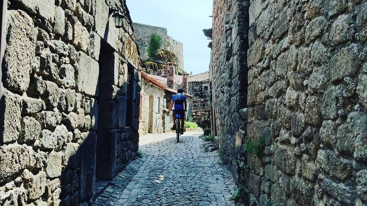 Vila Ruiva Cottage | 19th Centry Farmhouse Getaway - Sleep 12-14 W/pool