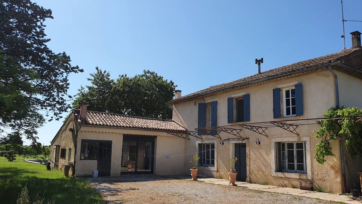 Robion House | 19th century farmhouse in the Luberon with private pool for 14/16 people