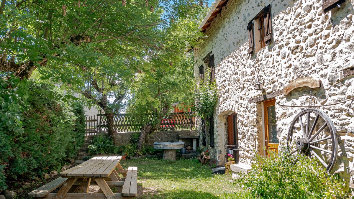 Chabottes House | 19th century house with year-round heated indoor pool.
