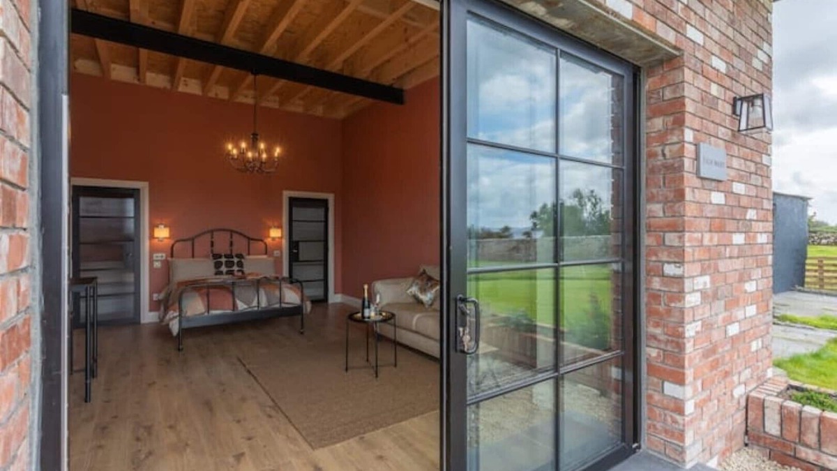 Menlo Cottage | 19th century restored stable on Lough Corrib