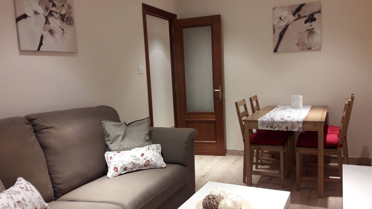 Distrito Llano Apartment | 1A161 Apartment in Gijon 5 pax