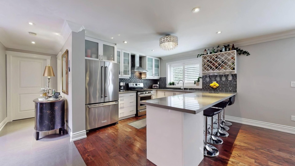 Henry Farm House | 1b1b King bed Sheppard Elegant house 5mins to Fairview mall