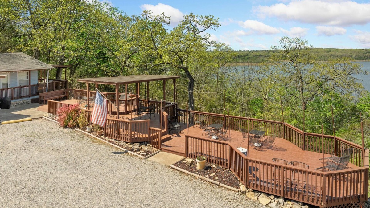 Diamond City Cabin | 1bd/1bath cabin with beautiful views of Bull Shoals Lake.