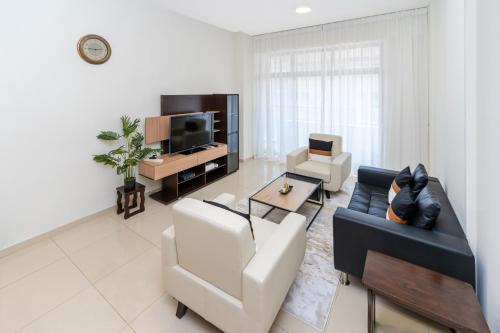 Jumeirah Village Circle Apartment | 1bd apt plus study I Close to mall I Fast wi-fi