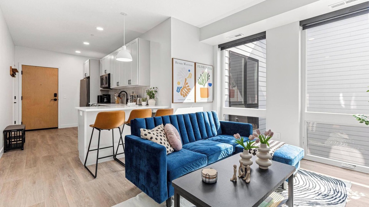 Regina Condo | 1BD King Retreat w Gym, Wi-Fi, Office & Mins to DT