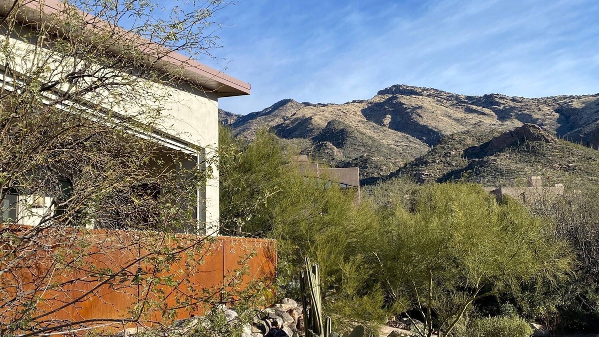 Tucson House | 1Bed/1Bath/Living/Office - Newly Built Guesthouse with Stunning Mountain Views