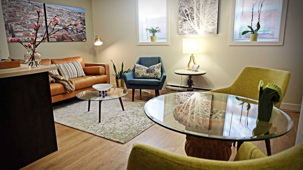 Sappertown House | 1Bedrm+Den/Office Suite with a Mid-century Modern Vibe - EXTENDED Stays Welcome