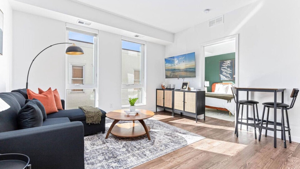 Uptown Apartment | 1Bedroom Apartment + Rooftop Deck | Lake of Isles