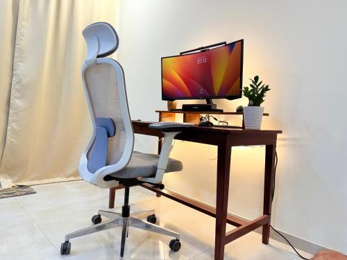 Andheri Apartment | 1BHK- Modern spacious workstay - Livin Central