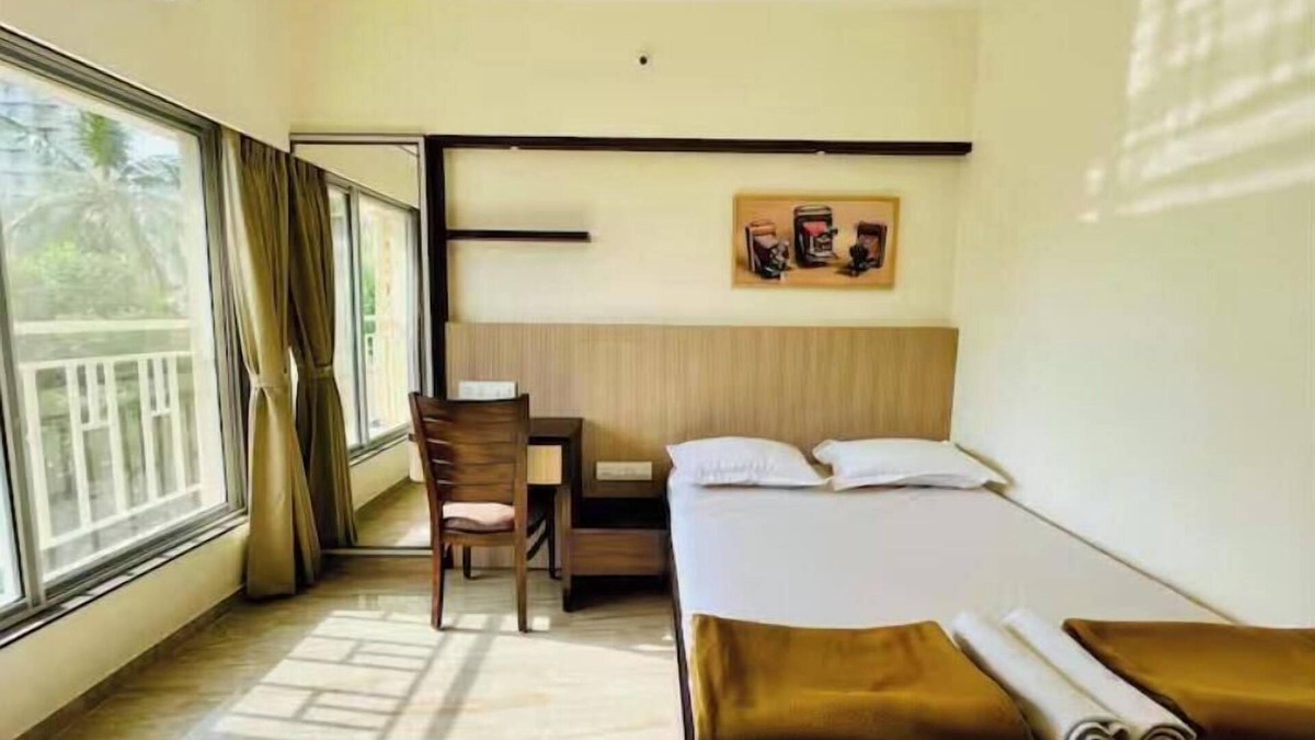 Kandivali East Apartment | 1BHK suite near Mindspace, Malad west