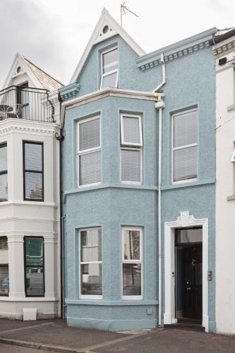 Bangor Apartment | 1BR-3BR Apartments in Bangor, Mins to Seafront & High St