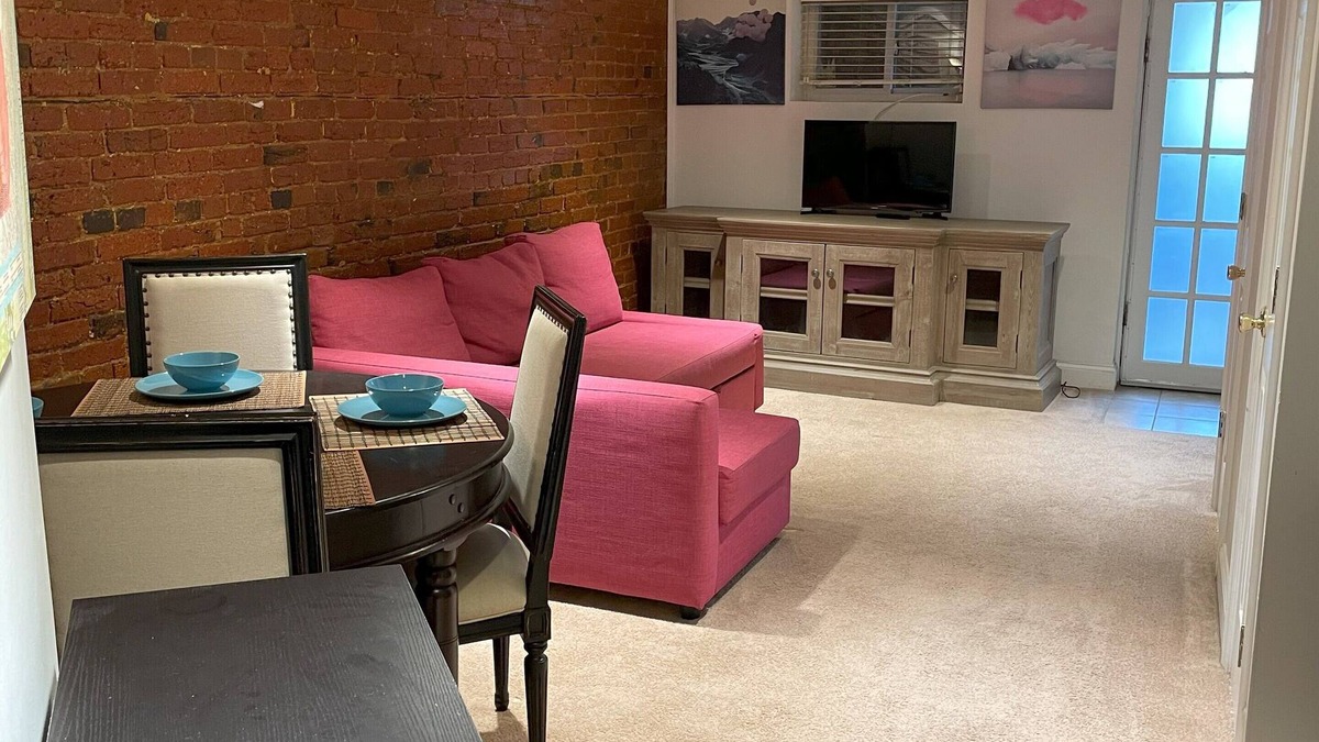 Petworth Apartment | 1BR apartment w/office, 7 walk to metro! Pet friendly. Pretty in Petworth!