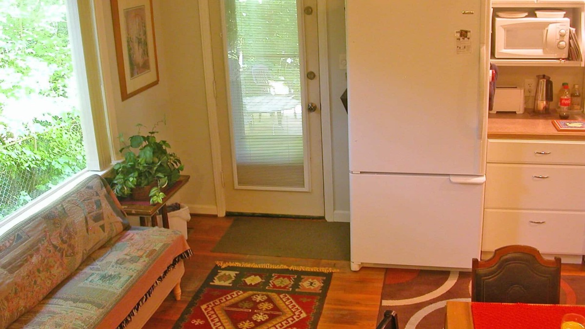 Glen Echo Apartment | 1br Apt. Overlooking Ravine In Clintonville