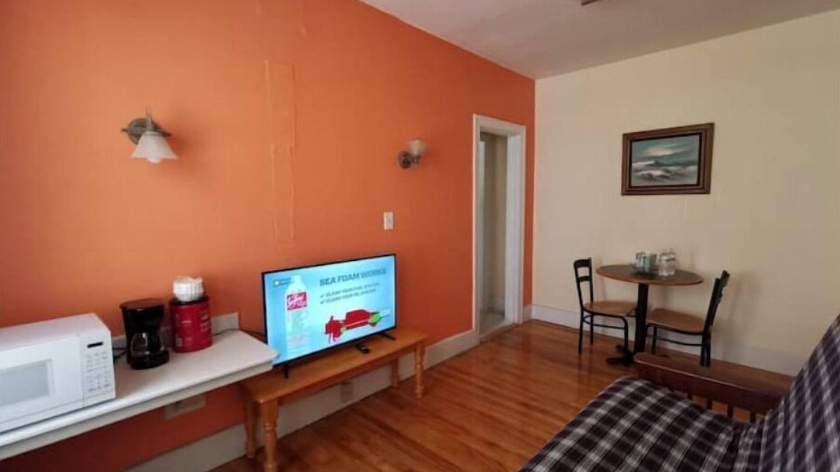 Worcester Apartment | 1BR Apt walk to MCPHS, WPI, St Vincent Hospital