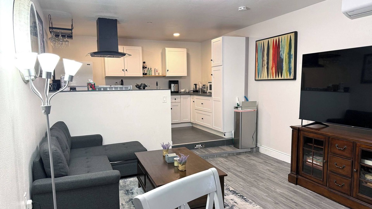 Thousand Oaks Apartment | 1br/Bd, totally private apartment at the top of the mountain. 100% private