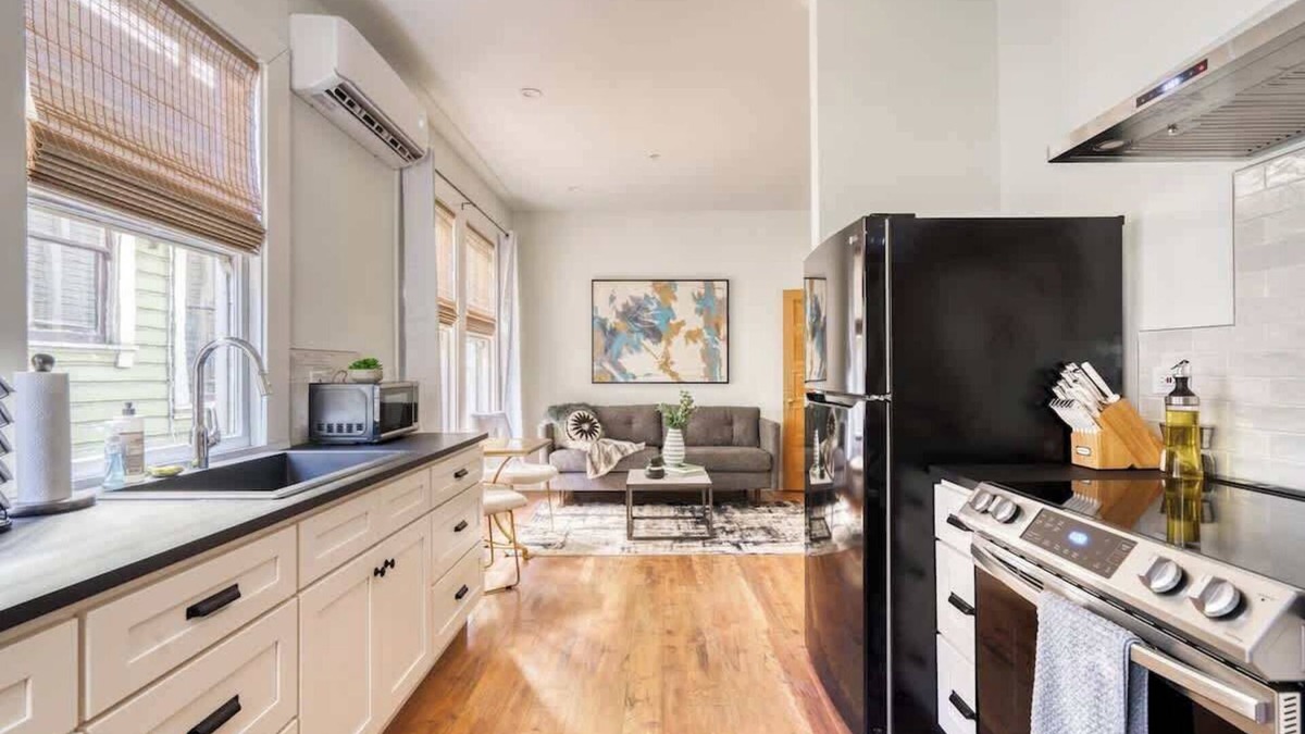 Uptown Apartment | 1BR Boutique Flat Prime NW Location